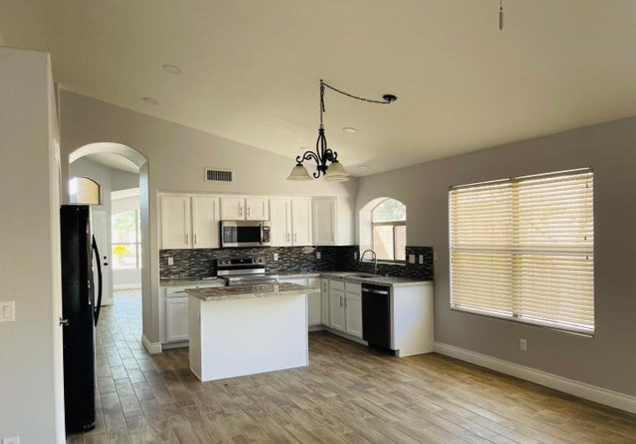 12817 W Alvarado Rd - Photo 3 of 16