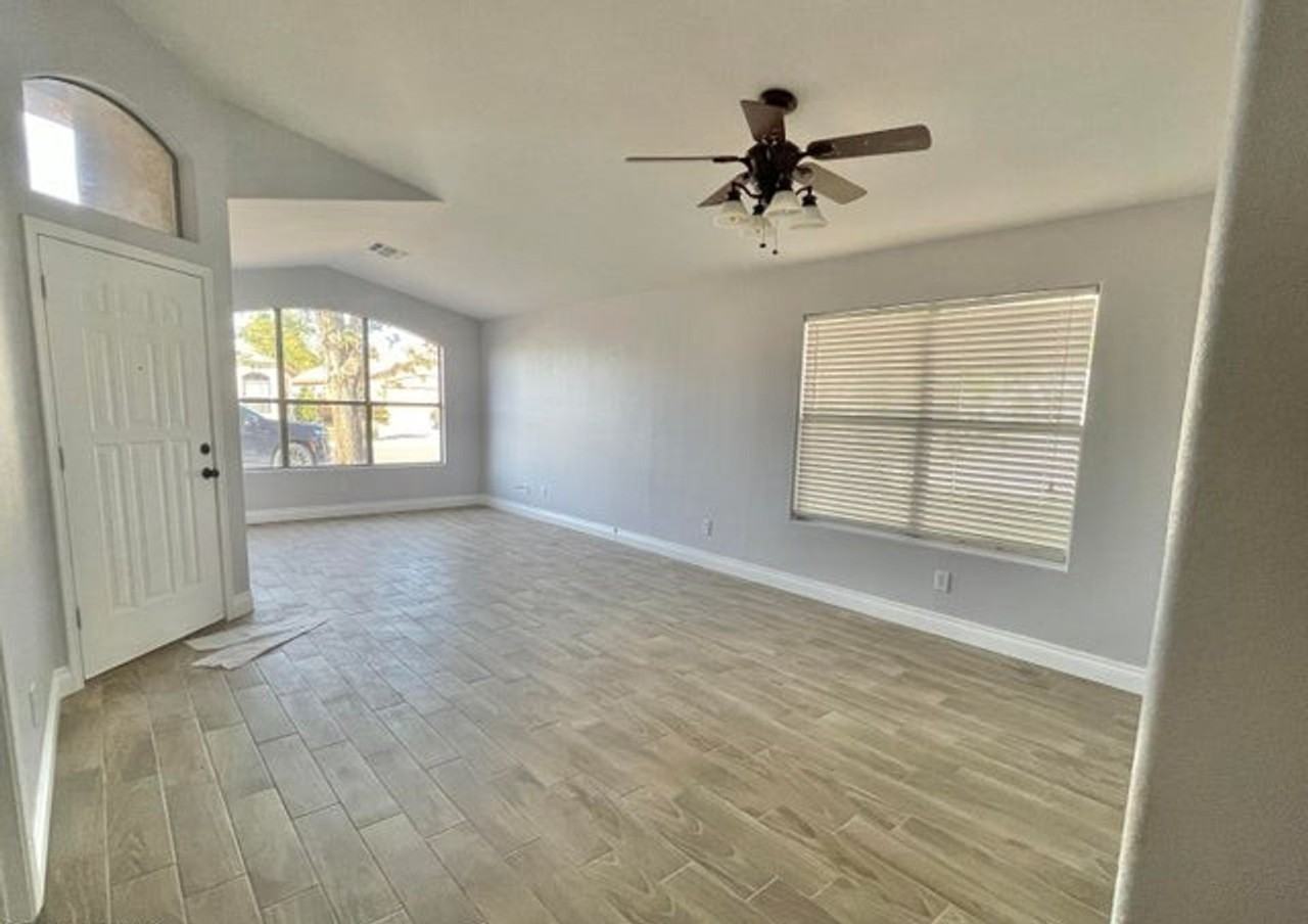 12817 W Alvarado Rd - Photo 4 of 16