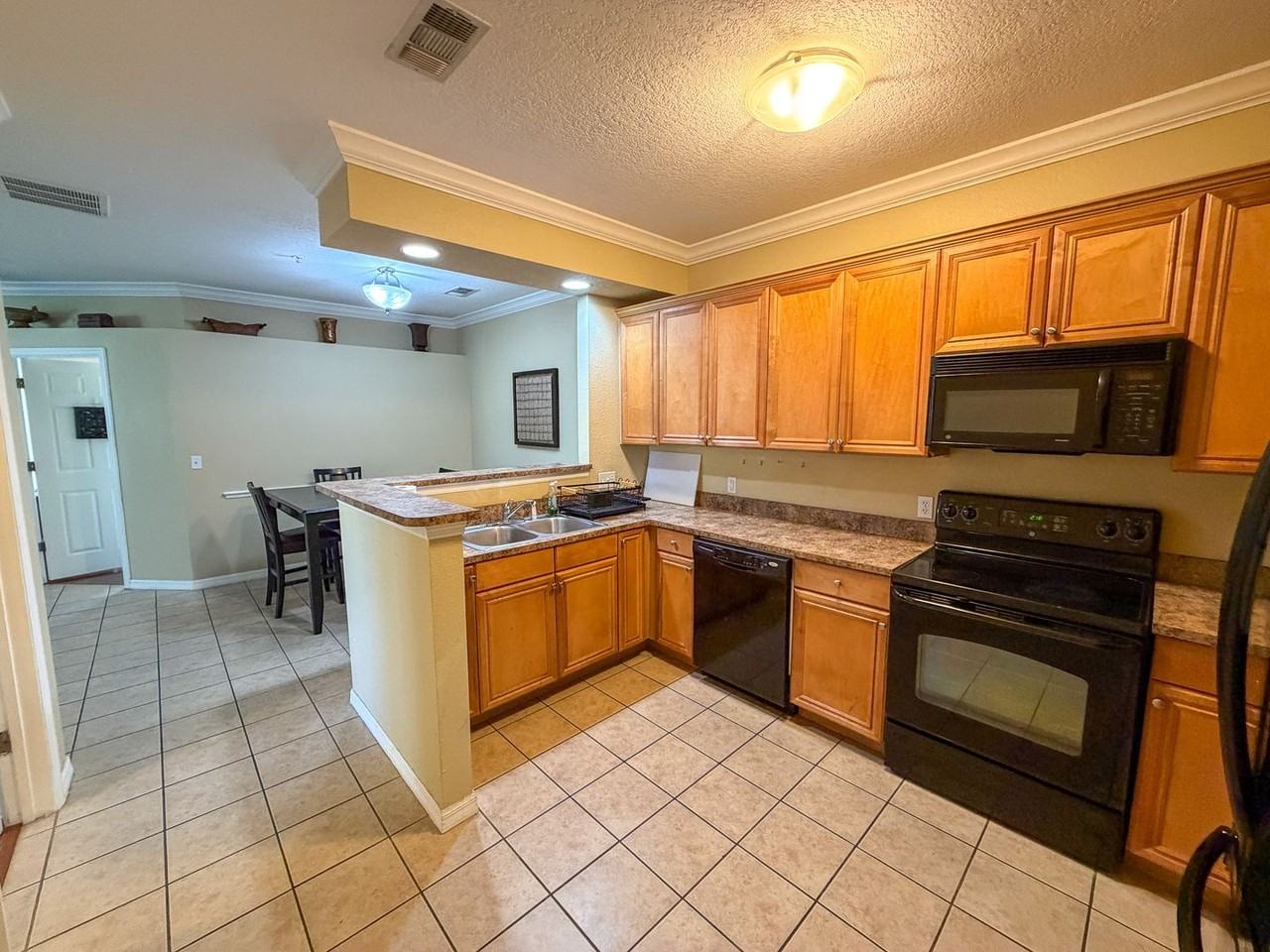 1142 Sw 9th Rd - Photo 4 of 27