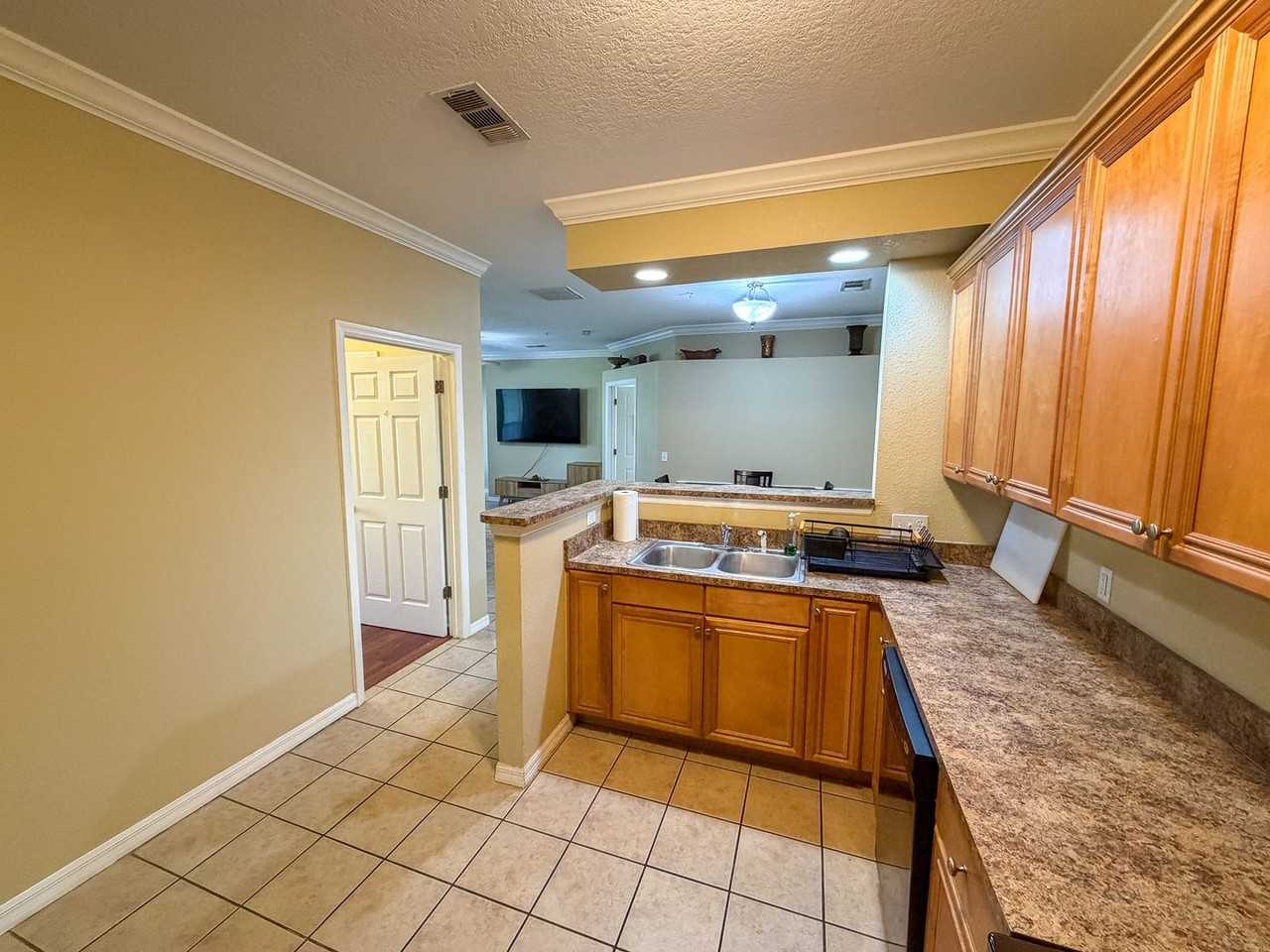 1142 Sw 9th Rd - Photo 5 of 27