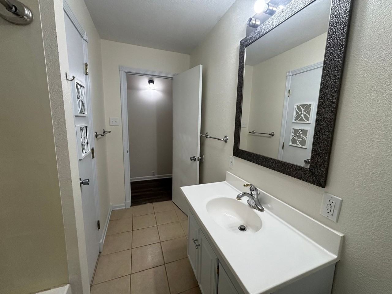 1010 Larkin Dr - Photo 6 of 17