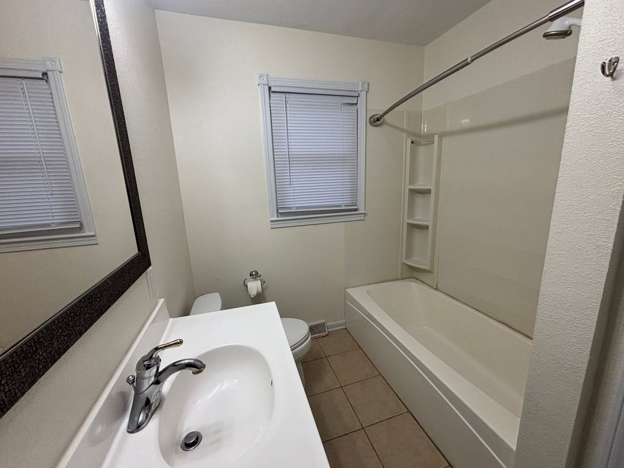 1010 Larkin Dr - Photo 7 of 17