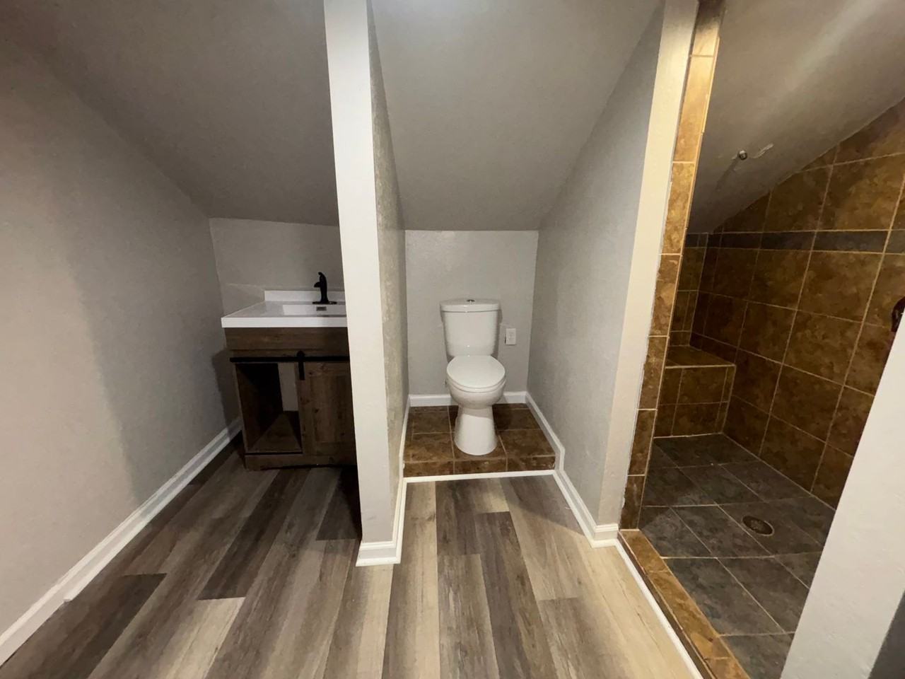 203 W Magnolia St - Photo 3 of 13