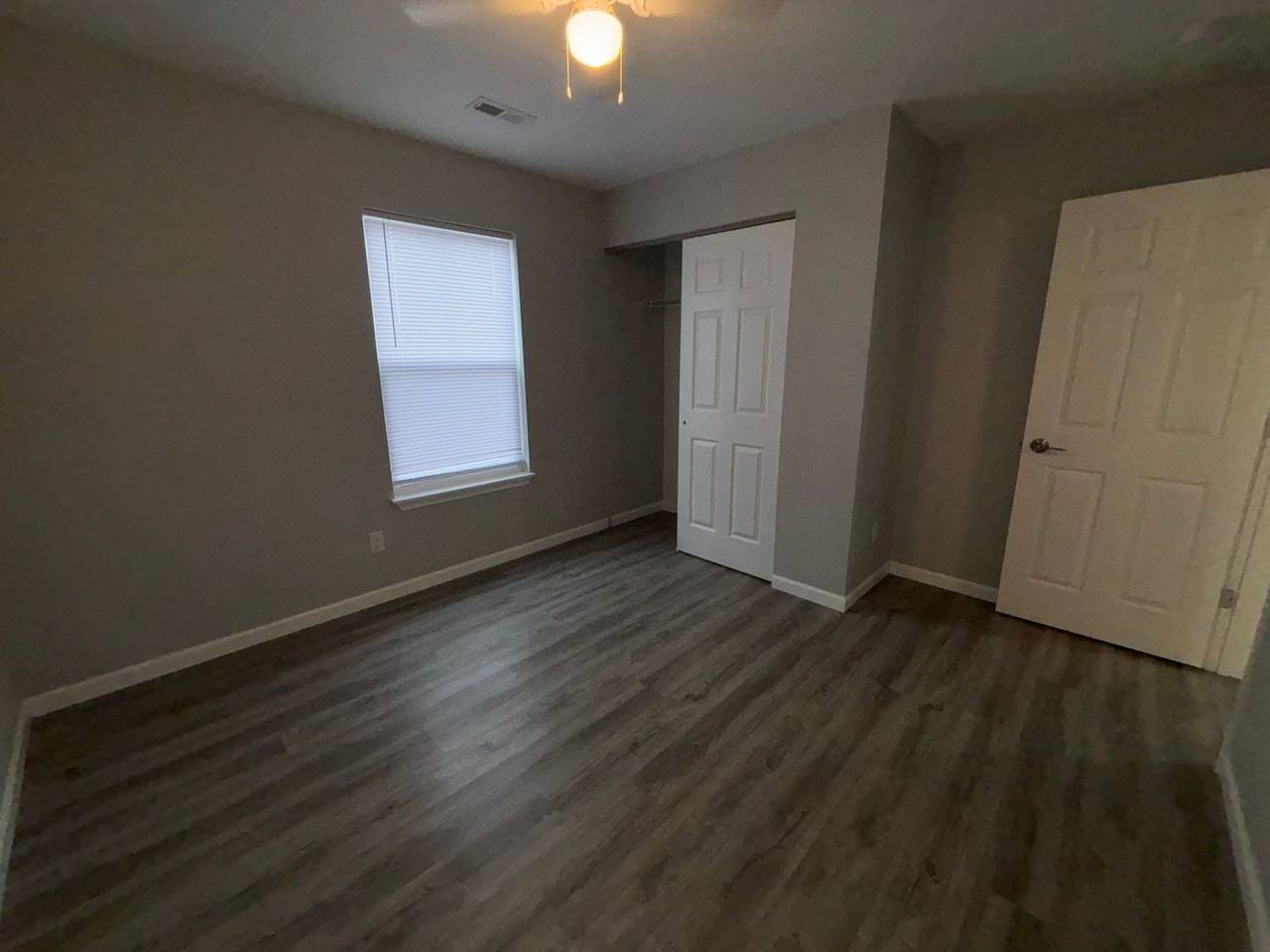 303 Grant Court - Photo 2 of 6