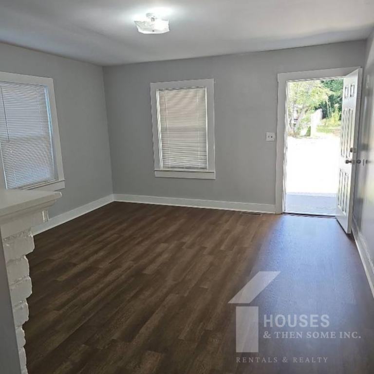 354 East Floyd Baker Boulevard - Photo 2 of 19