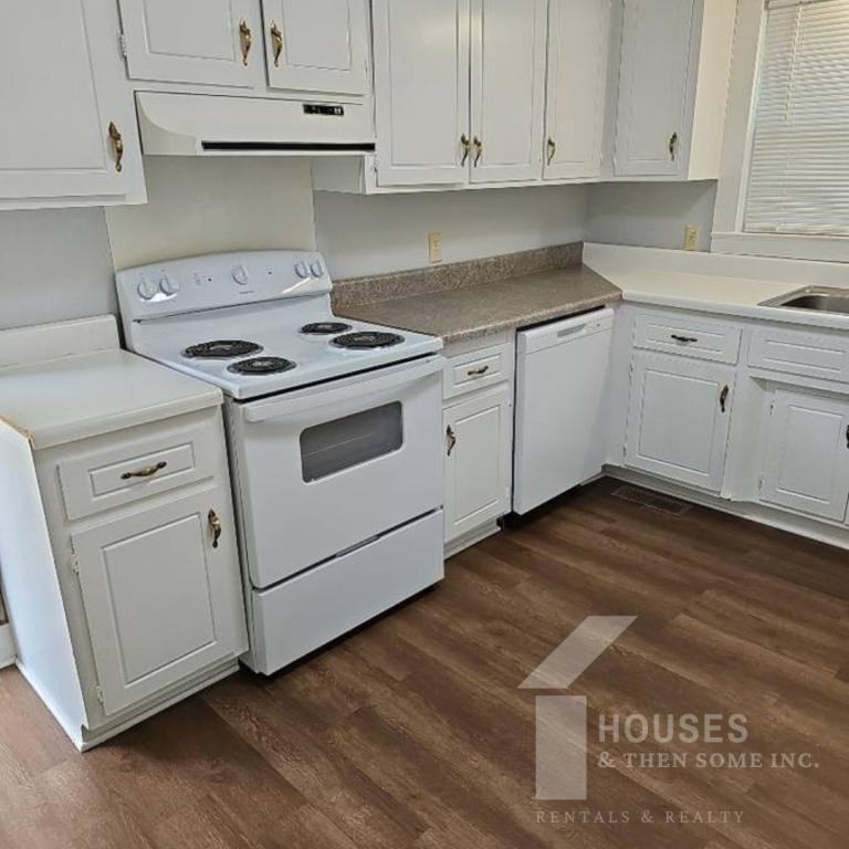 354 East Floyd Baker Boulevard - Photo 6 of 19