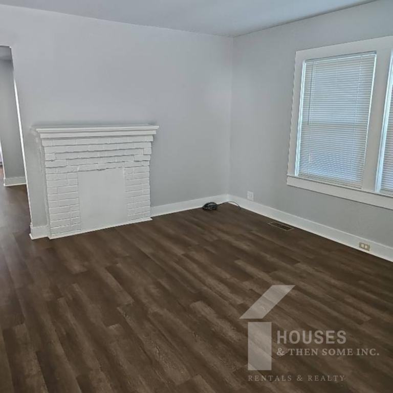 354 East Floyd Baker Boulevard - Photo 7 of 19