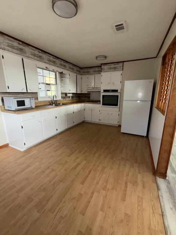 1221 42nd Avenue - Photo 4 of 12