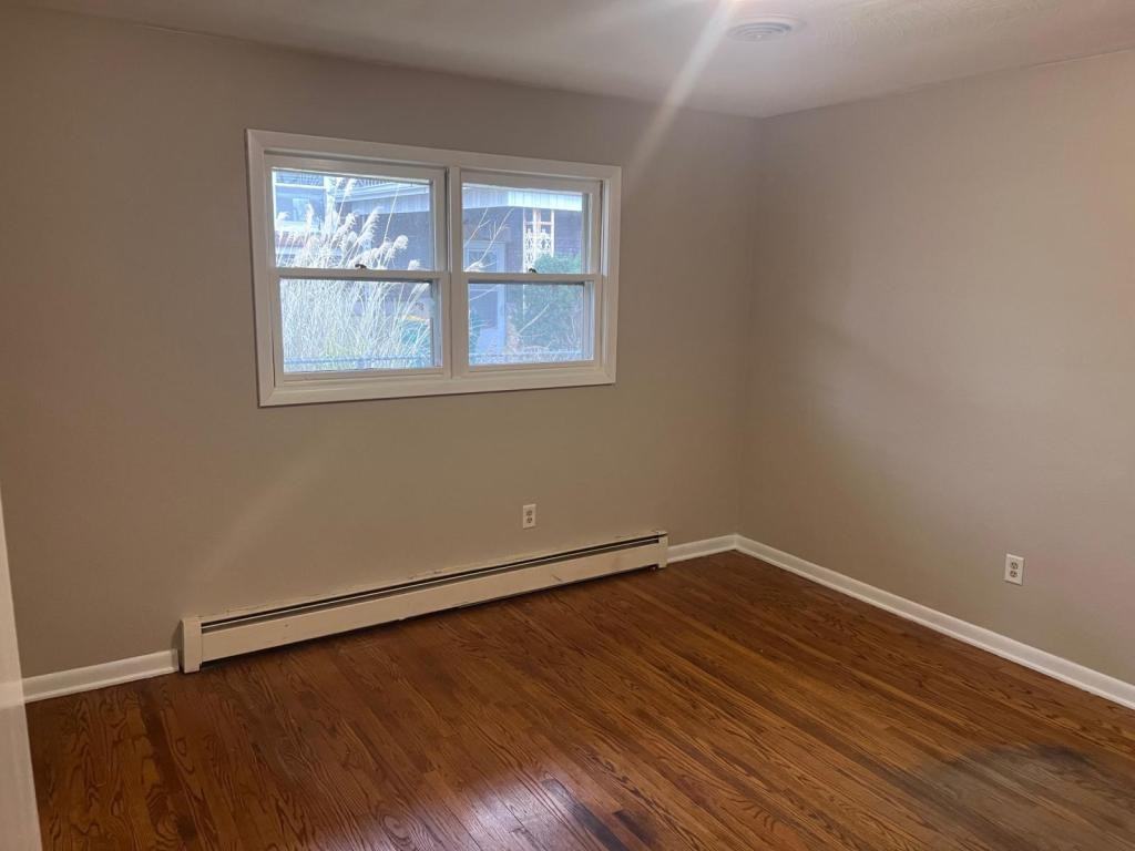 913 Curtis Avenue - Photo 6 of 9