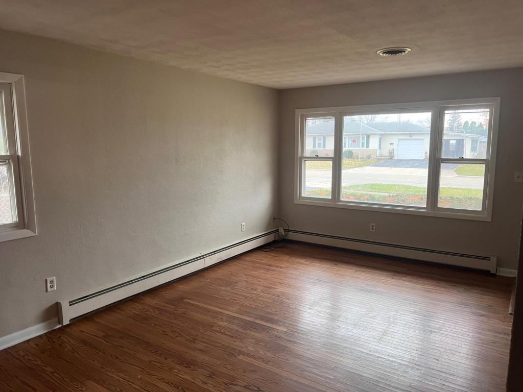 913 Curtis Avenue - Photo 7 of 9