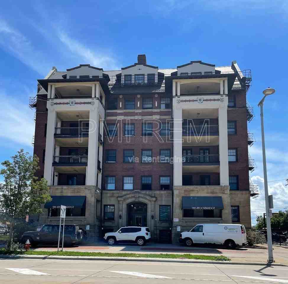 3328 Euclid Ave #206 - Photo 2 of 12