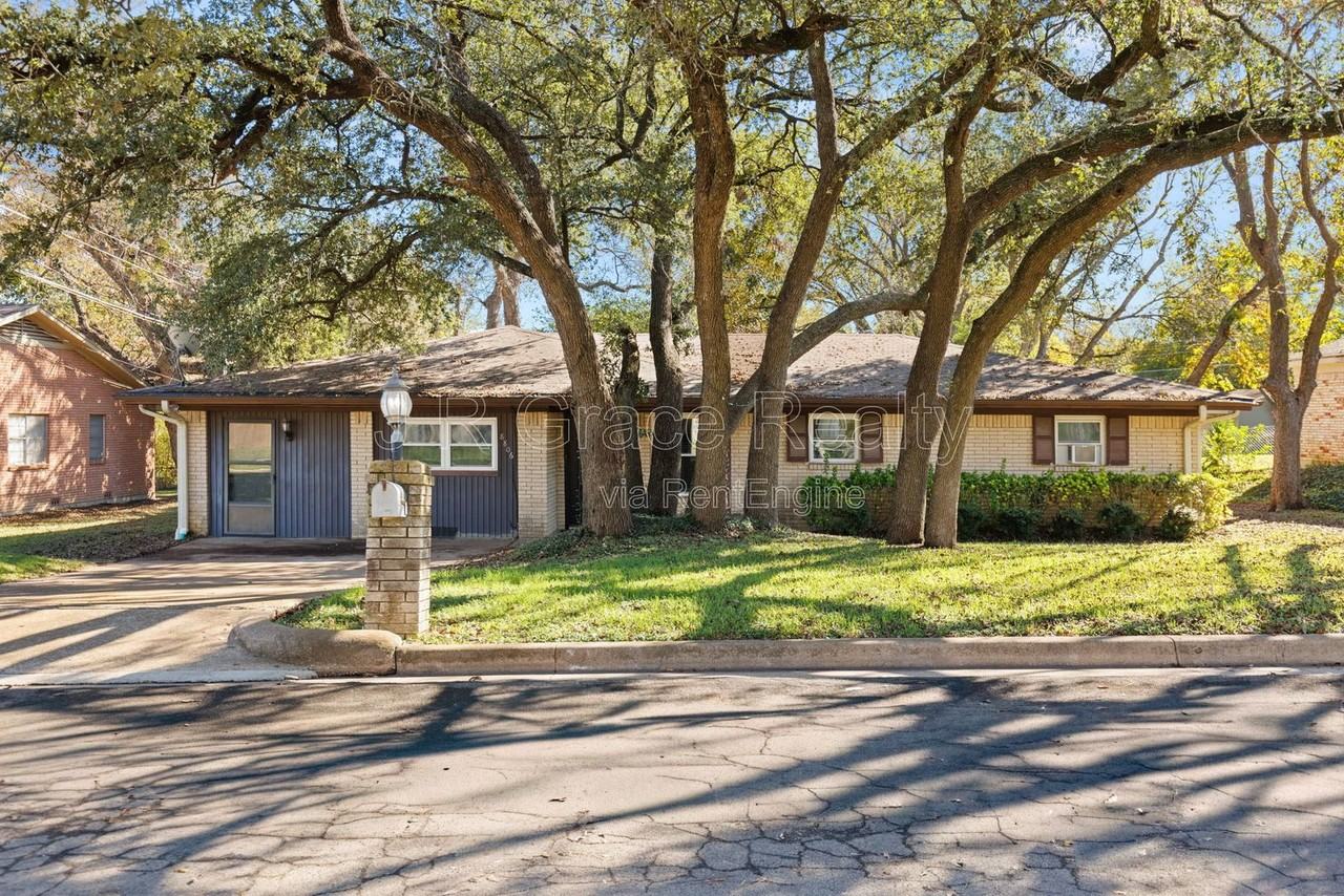 8806 Fox Hollow Dr - Photo 3 of 30