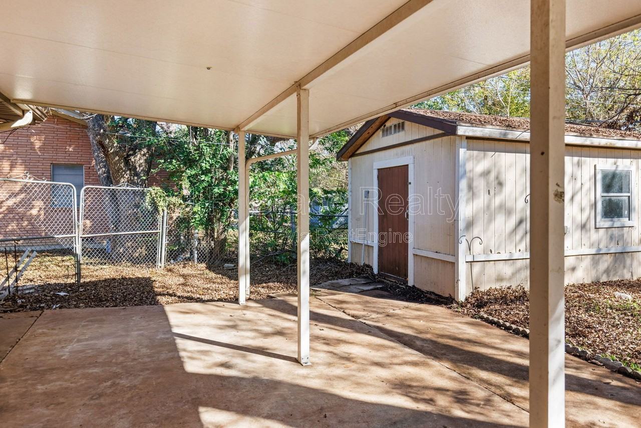 8806 Fox Hollow Dr - Photo 5 of 30