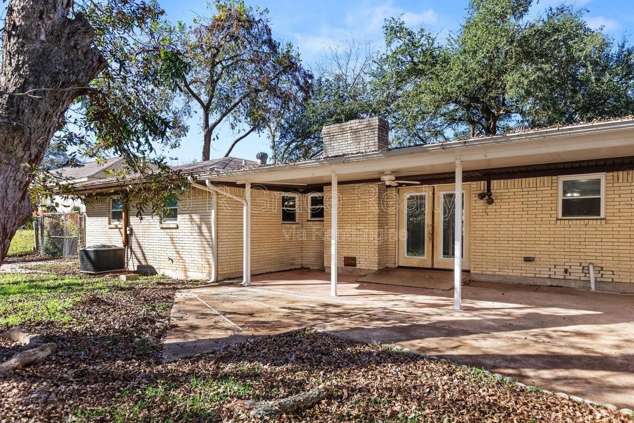 8806 Fox Hollow Dr - Photo 6 of 30