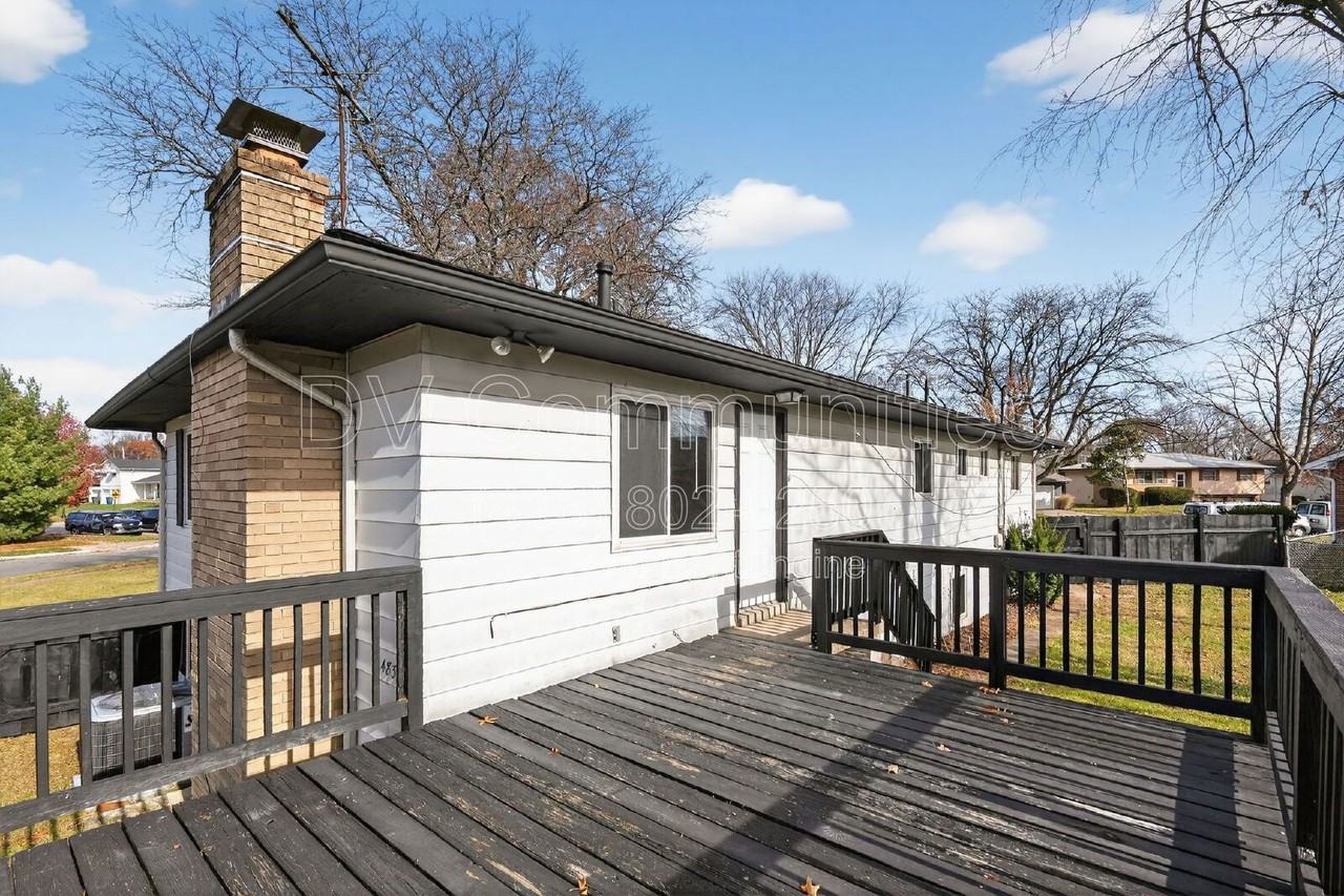 4835 Almont Dr - Photo 7 of 34