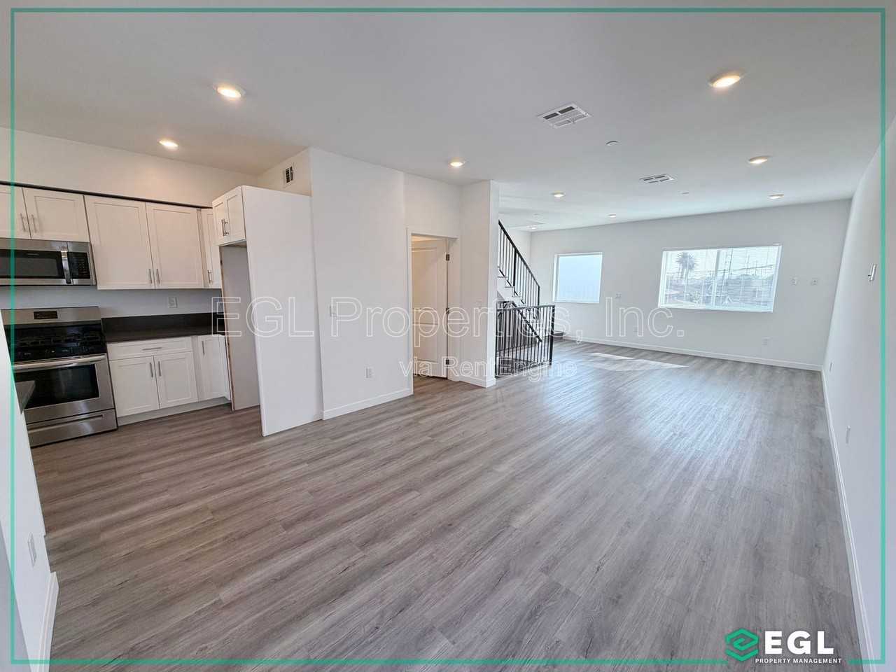 10501 Buford Ave #E - Photo 2 of 20