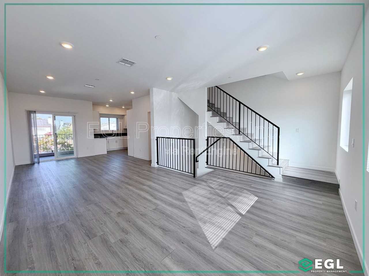 10501 Buford Ave #E - Photo 3 of 20