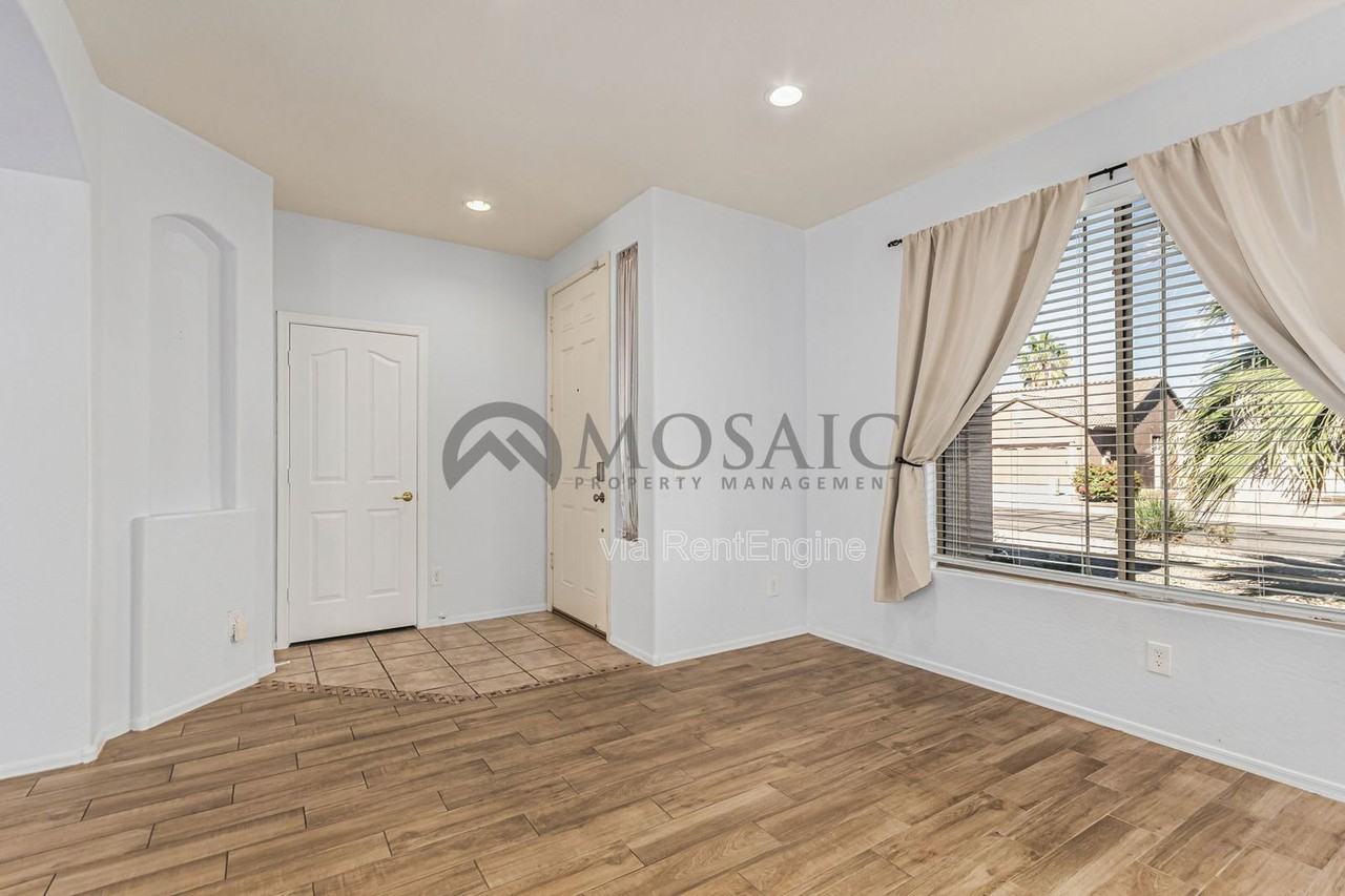 105 E Piccolo Ct - Photo 2 of 30