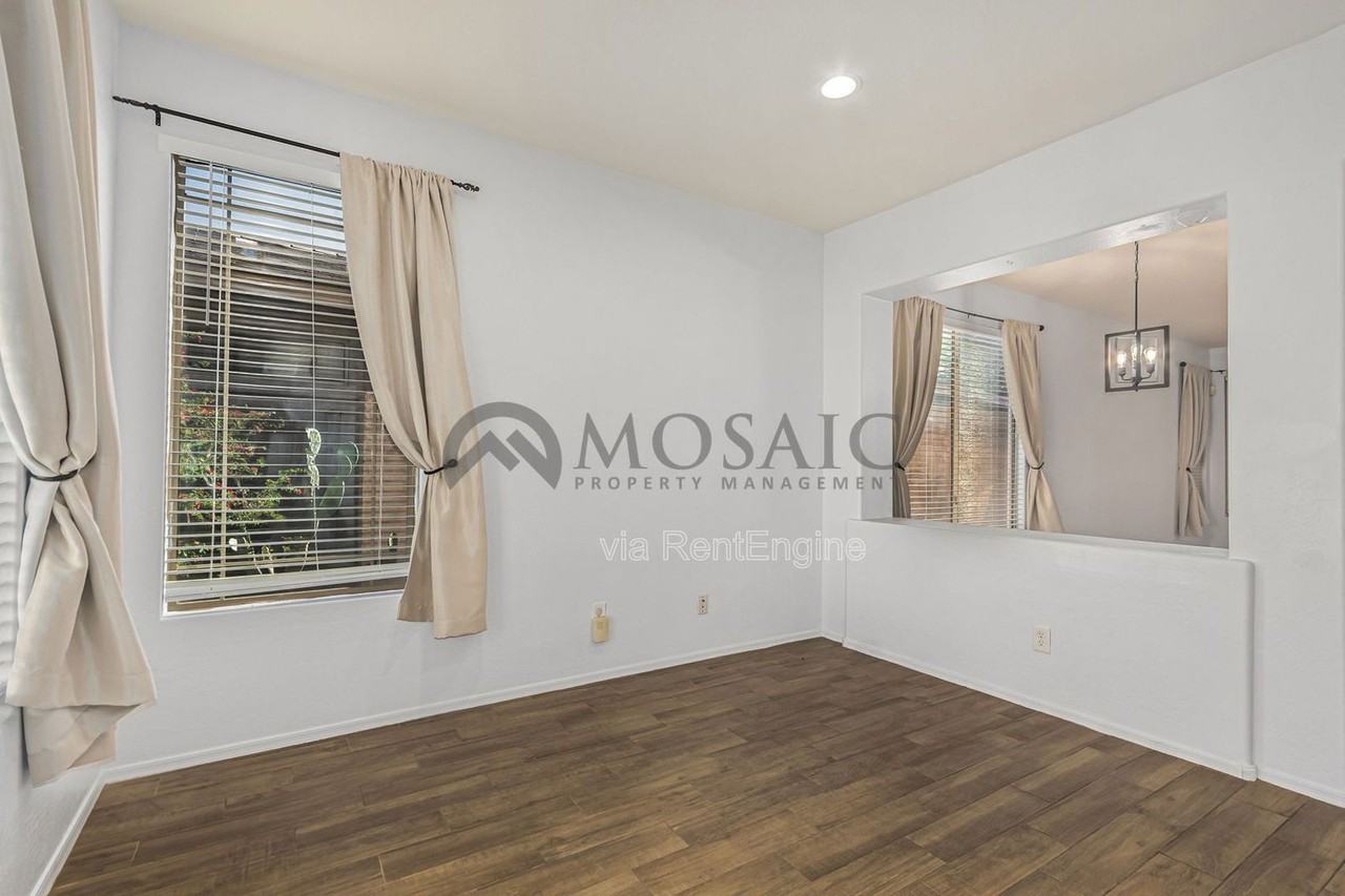 105 E Piccolo Ct - Photo 3 of 30