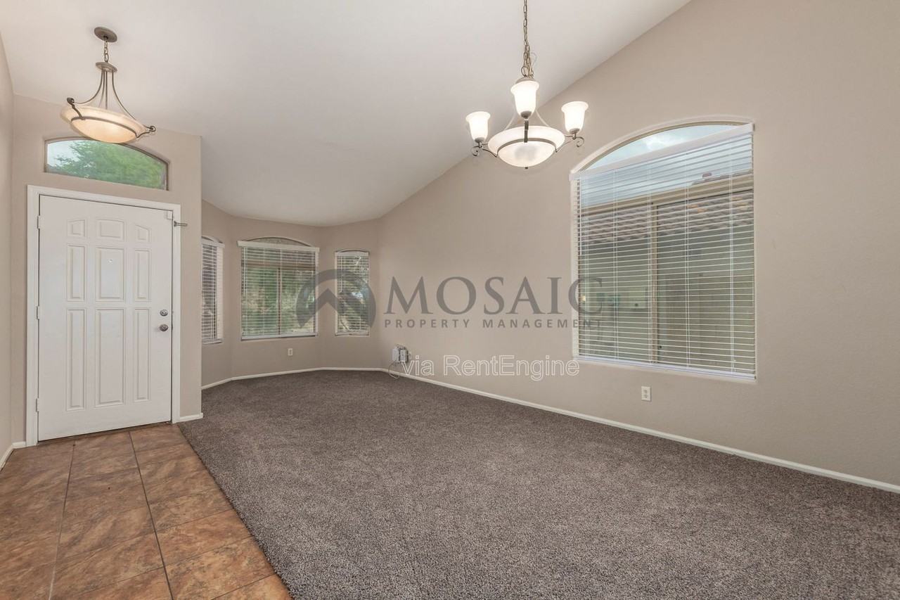 61 W Hereford Dr - Photo 2 of 32