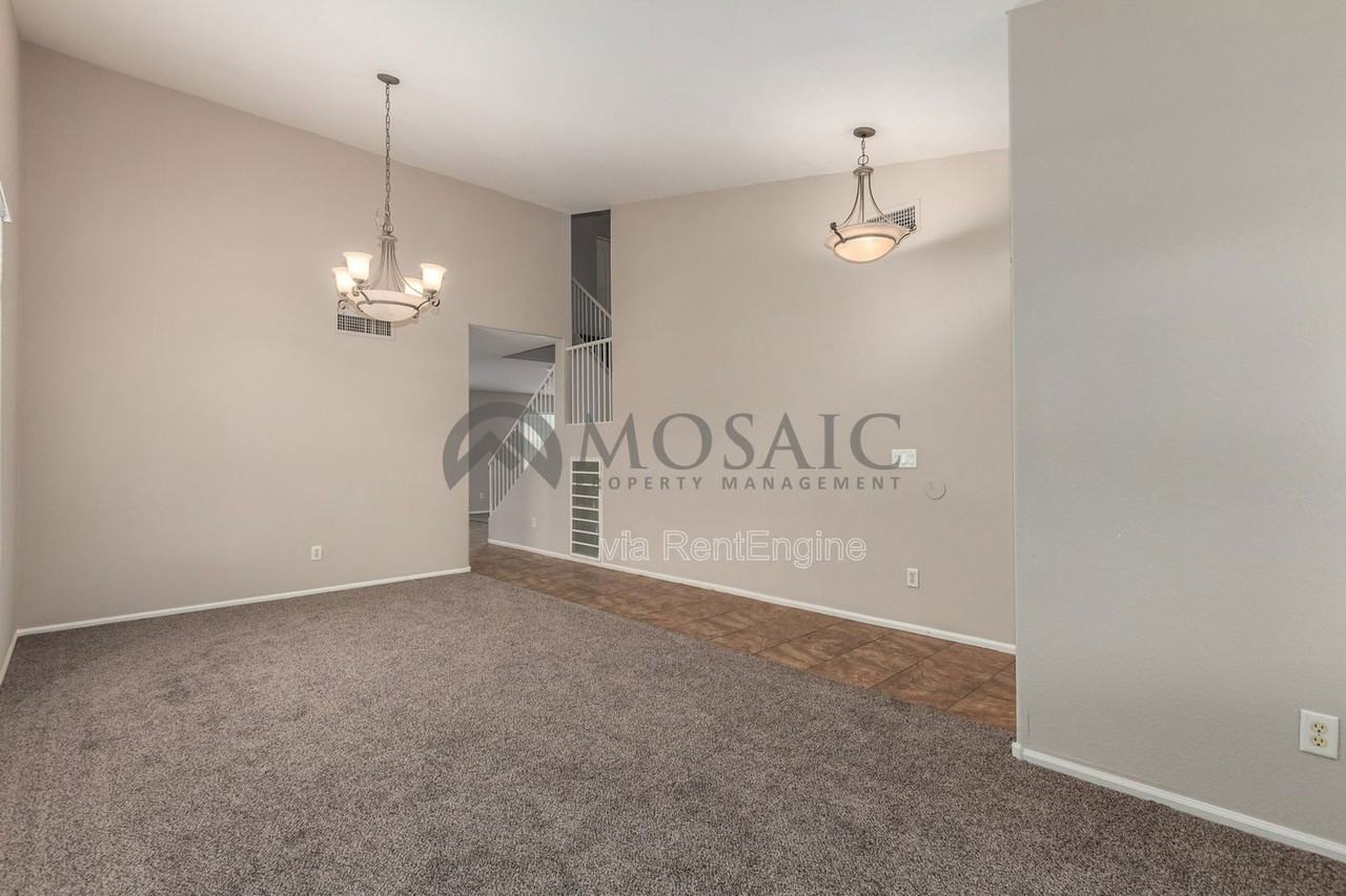 61 W Hereford Dr - Photo 3 of 32