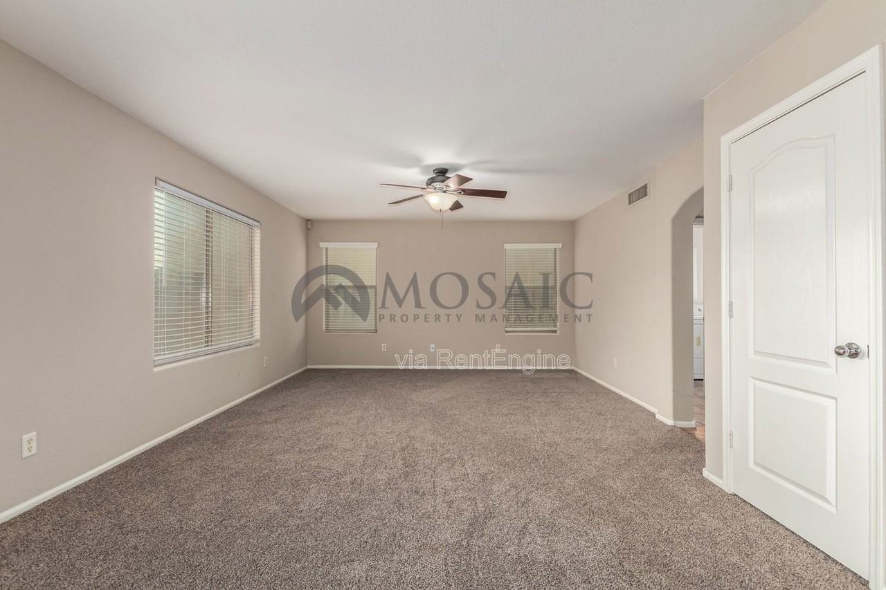 61 W Hereford Dr - Photo 4 of 32