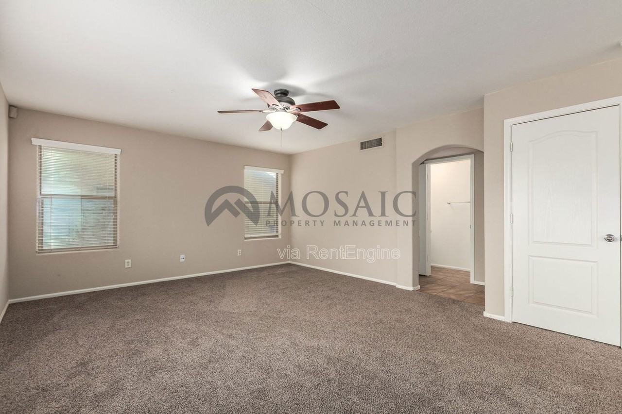 61 W Hereford Dr - Photo 5 of 32