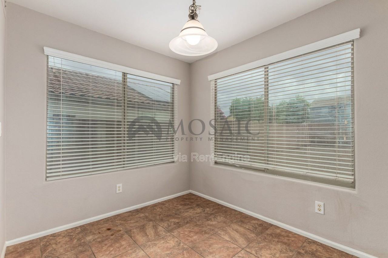 61 W Hereford Dr - Photo 7 of 32