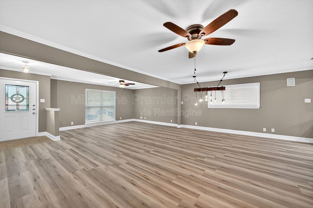 112 S Wood Ave - Photo 4 of 26