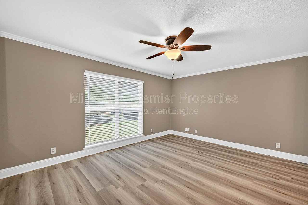 112 S Wood Ave - Photo 5 of 26