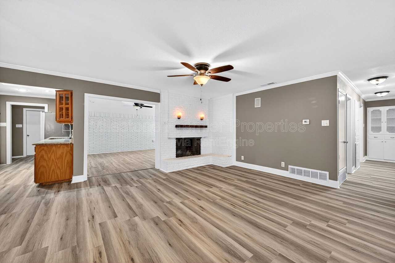 112 S Wood Ave - Photo 6 of 26