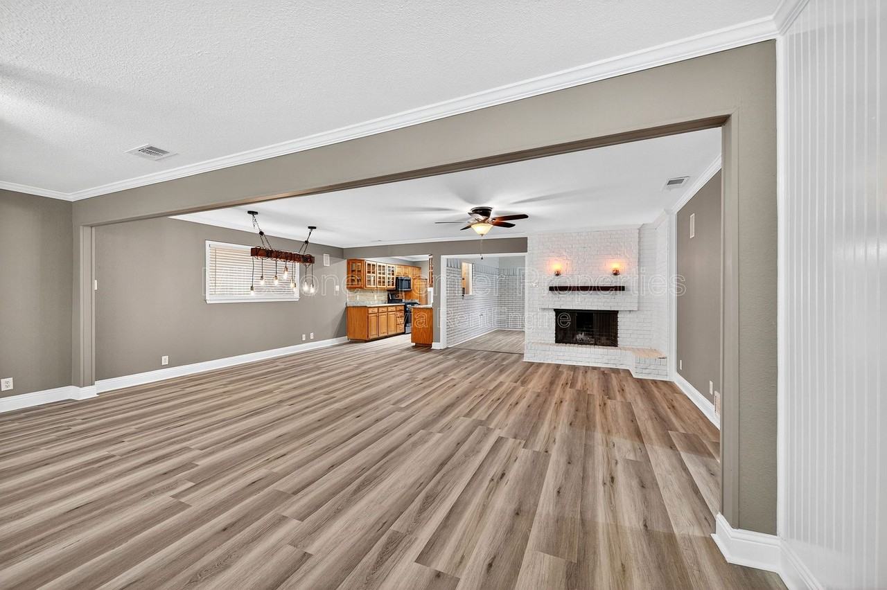 112 S Wood Ave - Photo 7 of 26