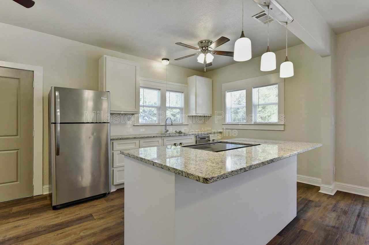 1115 S Rusk Ave - Photo 3 of 13