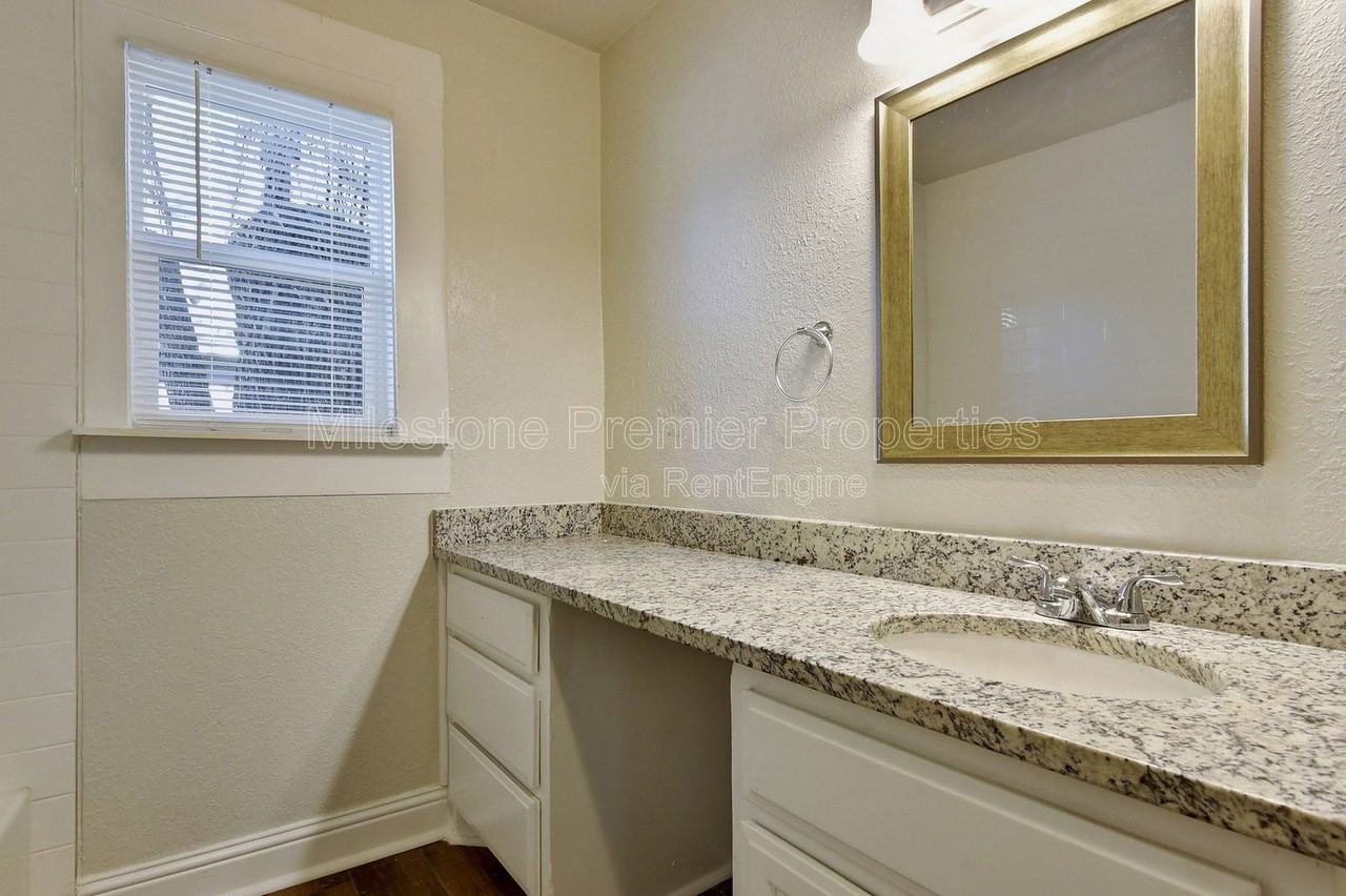 1115 S Rusk Ave - Photo 5 of 13