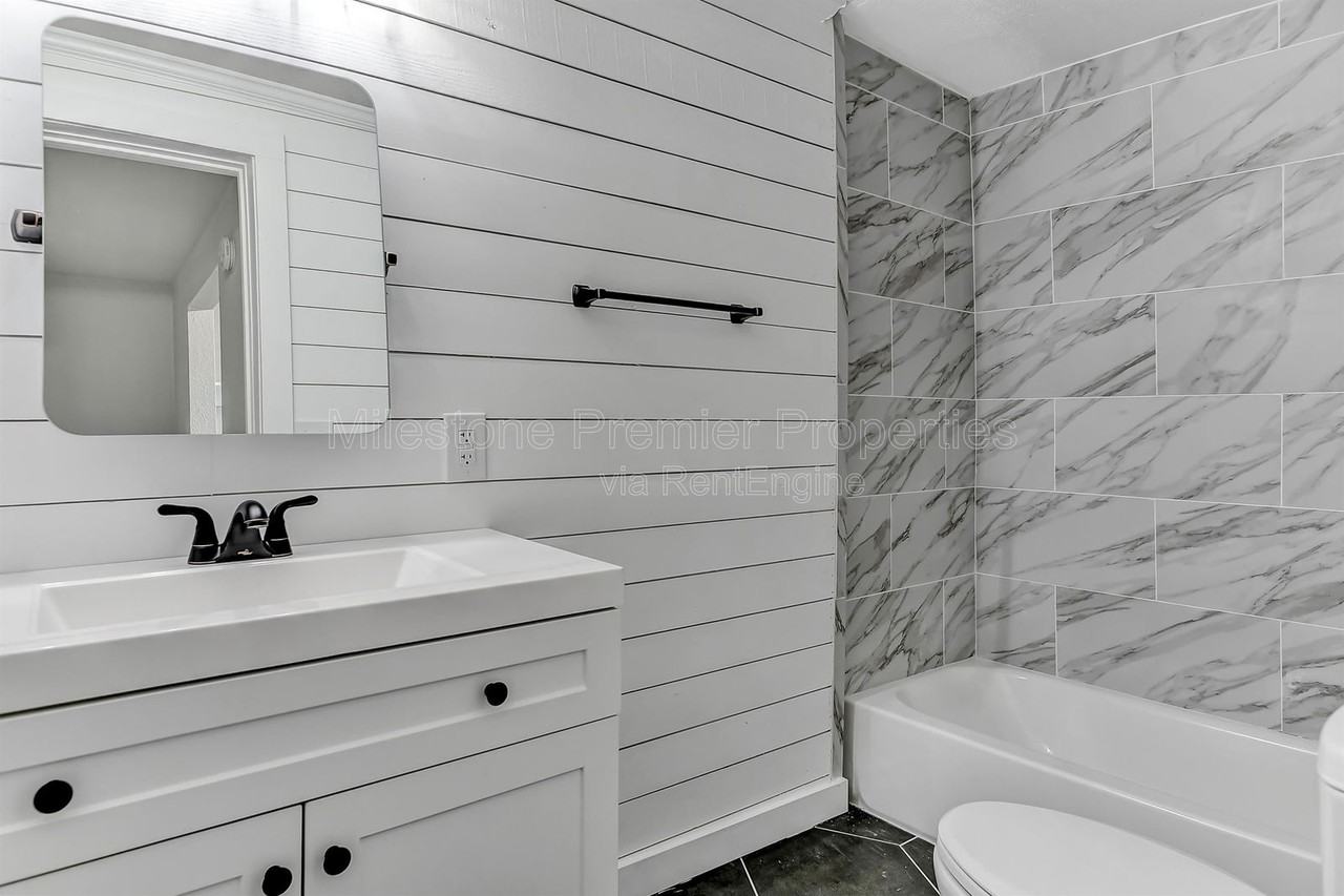 619 E Sears St - Photo 4 of 11