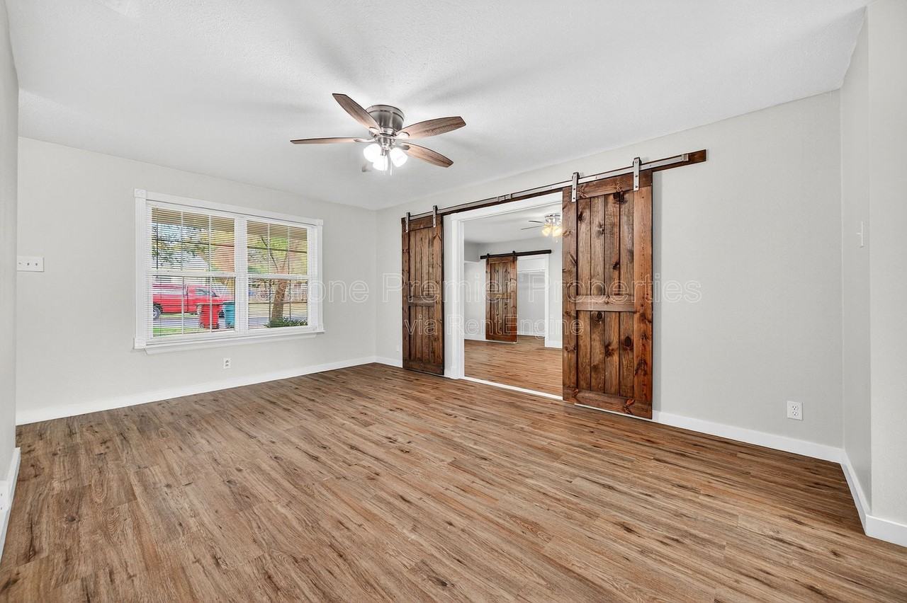 218 Kansas St #1 - Photo 4 of 24