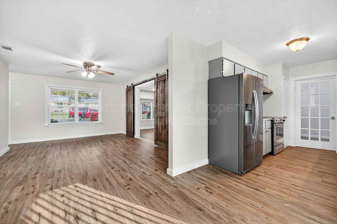 218 Kansas St #1 - Photo 6 of 24