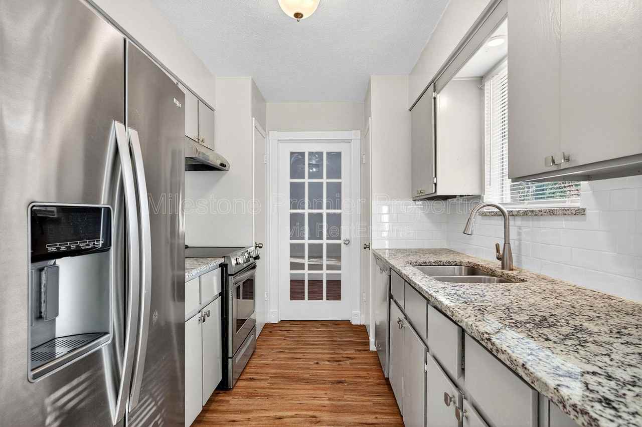 218 Kansas St #1 - Photo 7 of 24