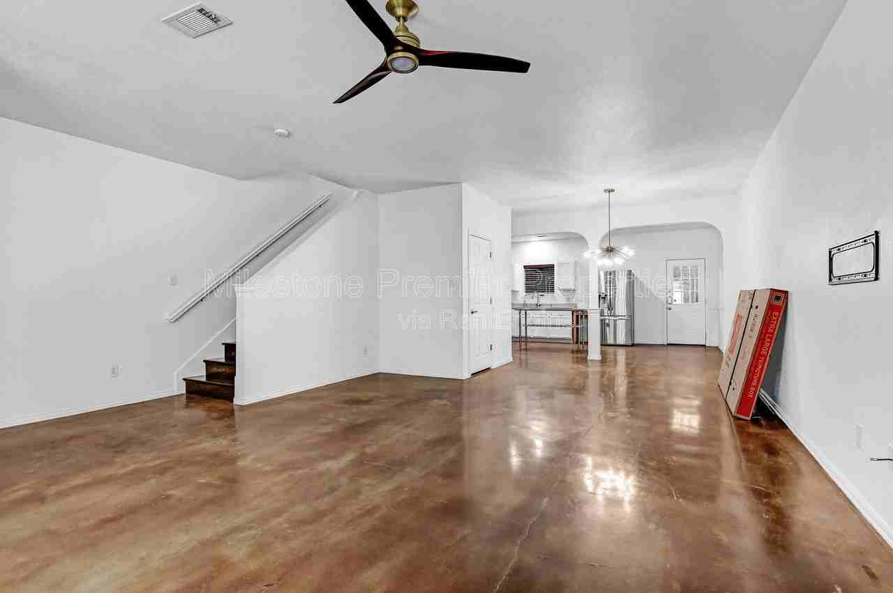 207 Starr Street - Photo 4 of 26