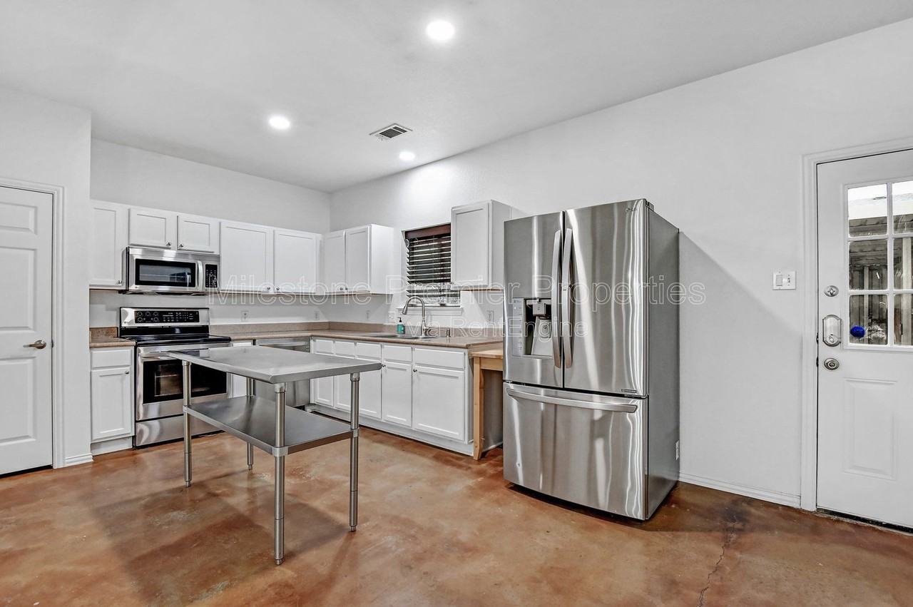 207 Starr Street - Photo 7 of 26