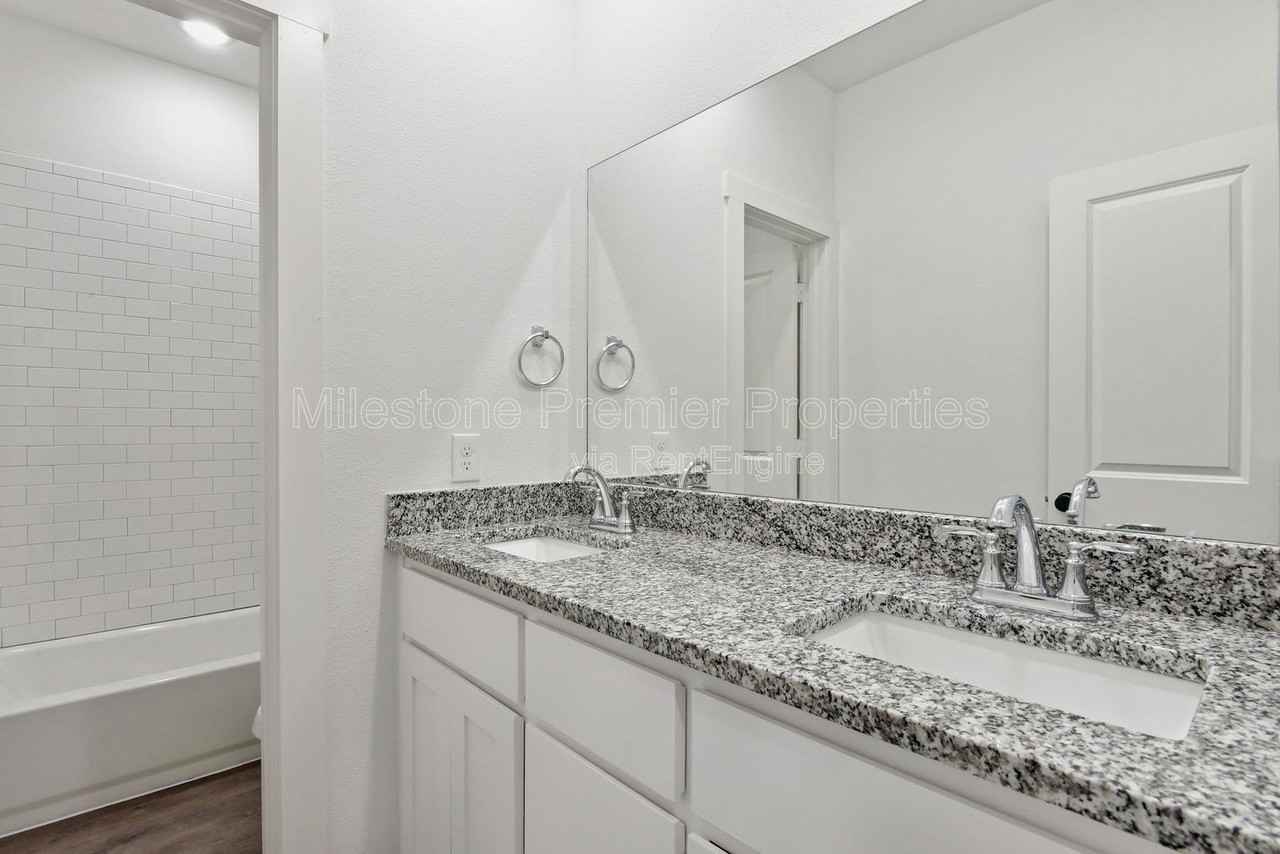 718 W Texas St #1 - Photo 6 of 11