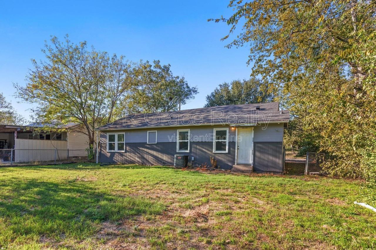 3621 Redbird St - Photo 5 of 20