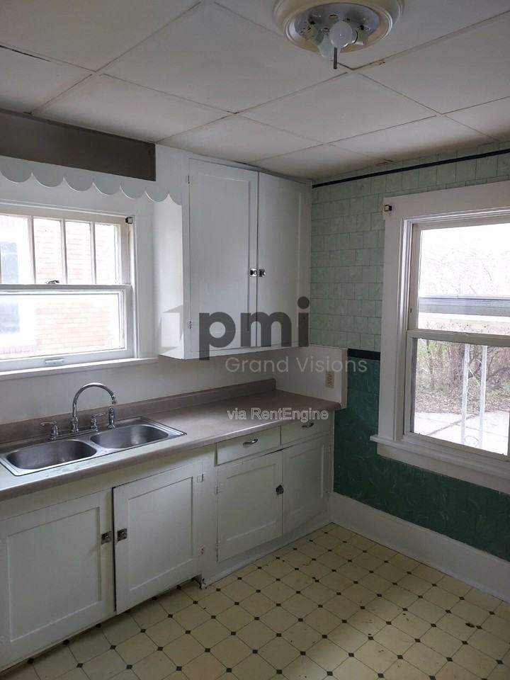 2143 E Wood St - Photo 3 of 33