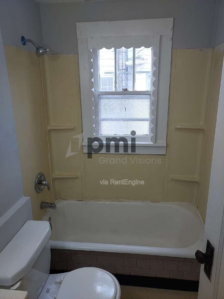 2143 E Wood St - Photo 7 of 33