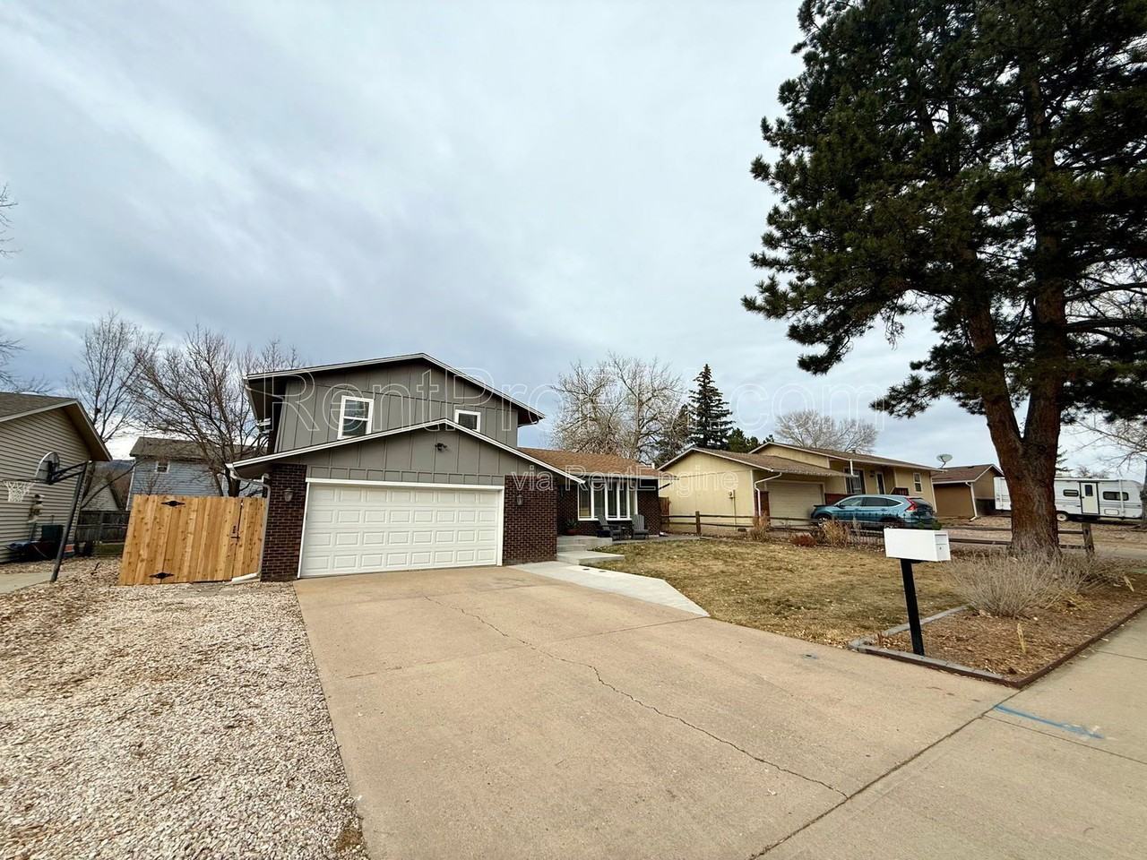 1013 Timber Lane - Photo 3 of 34