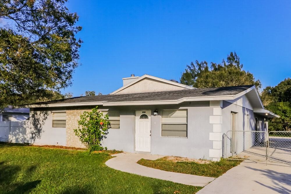 3114 S 22nd St - Photo 3 of 16