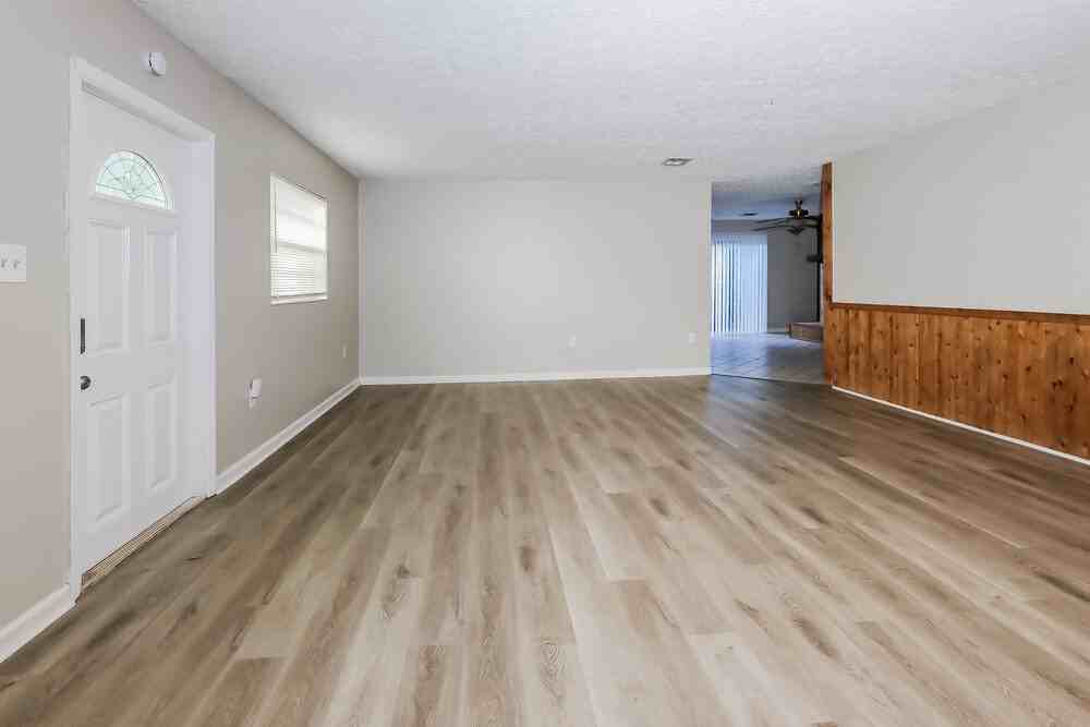 3114 S 22nd St - Photo 4 of 16