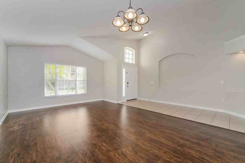 137 Thornbury Dr - Photo 4 of 16