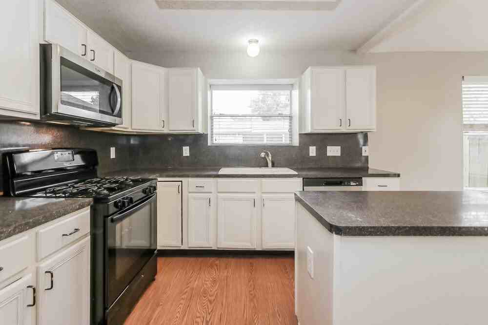 3217 Lee Cir - Photo 7 of 16