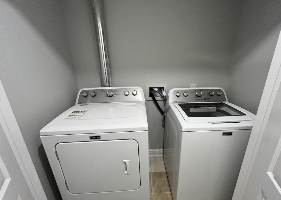 22 Amboise Cres #BS - Photo 2 of 10